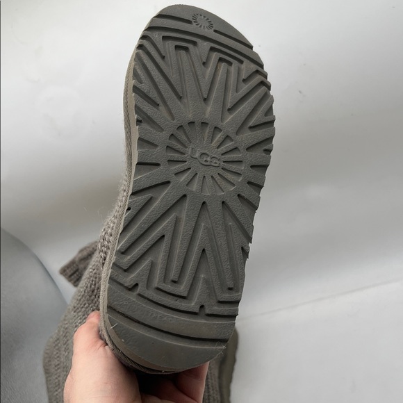 UGG Classic Cardy Boot Shearling Bootie 7 - Picture 8 of 10